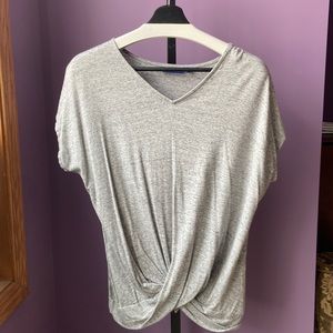 Grey tshirt with knotted front